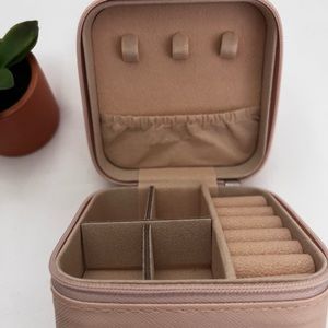 Vegan travel jewelry case